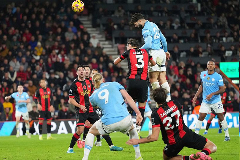 Duel antarpemain di laga Bournemouth vs Manchester City, Premier League 2024/2025 (c) AP Photo/Kirsty Wigglesworth